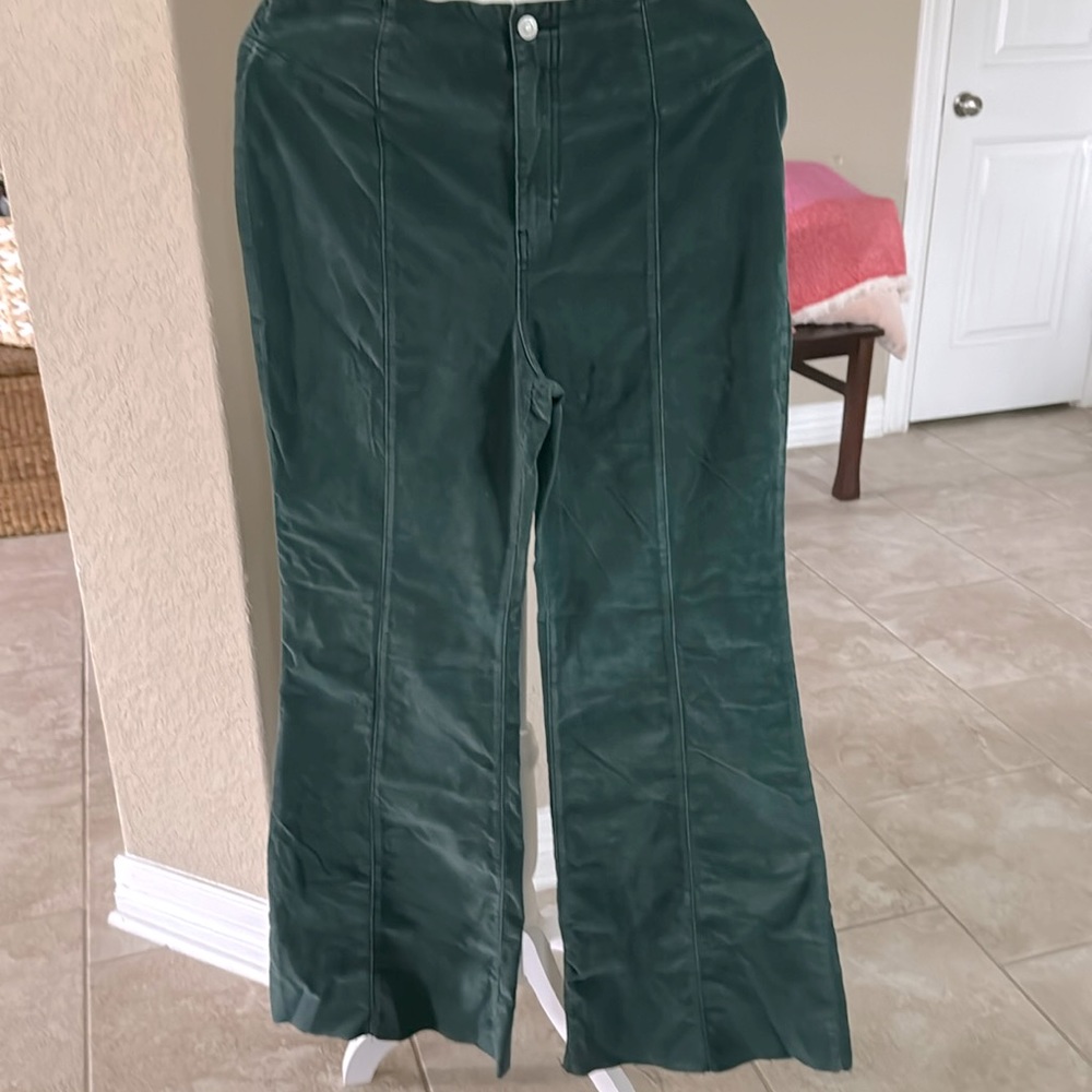 NWOT We The Free Sz 30 forest green corduroy wide bottom pant inseam 32”